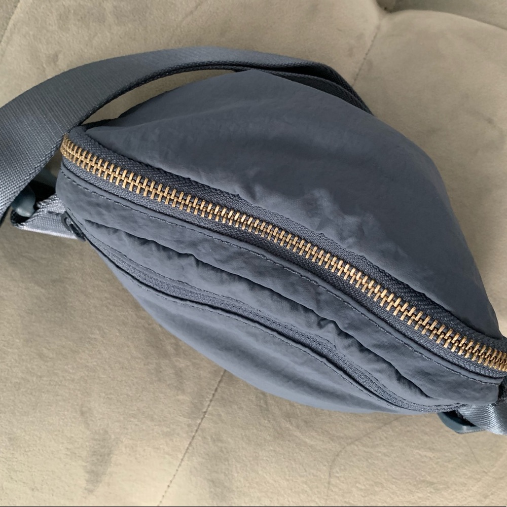 NWT ORIGINAL OG Lululemon Everywere Belt Bag Code Blue - Picture 9 of 16